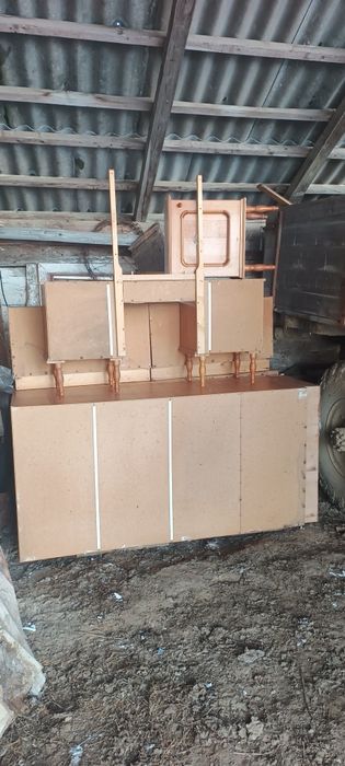 Віддам старі меблі