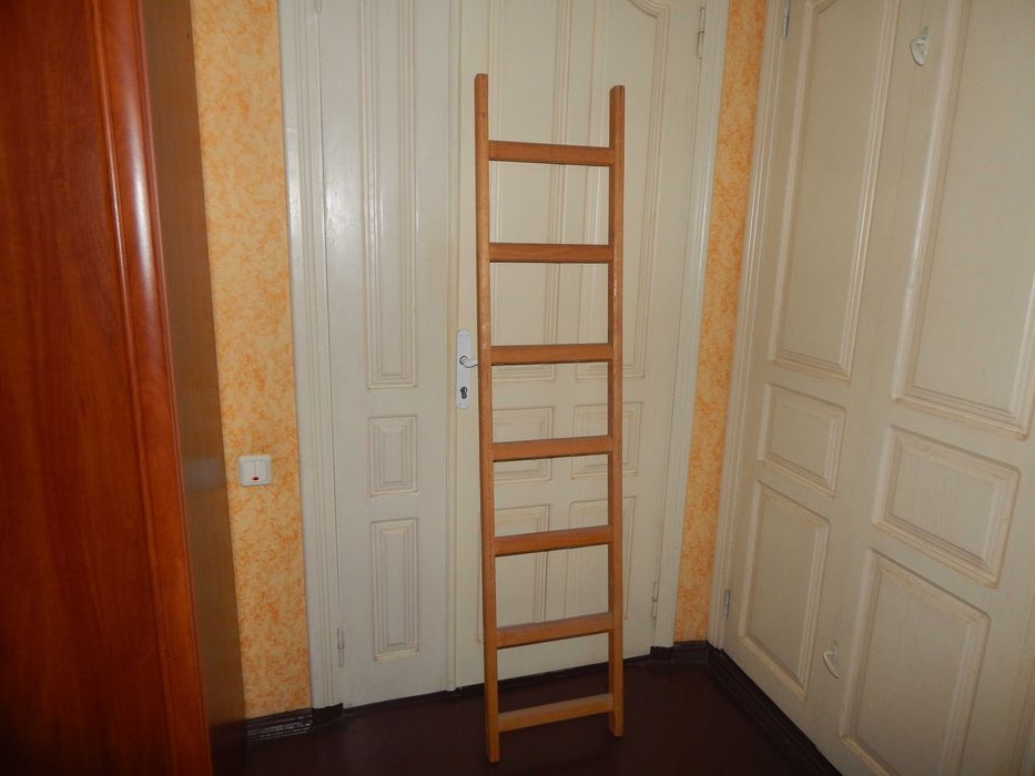 Лестница деревянная крепкая для дома погреба чердака универсальна 1,8м