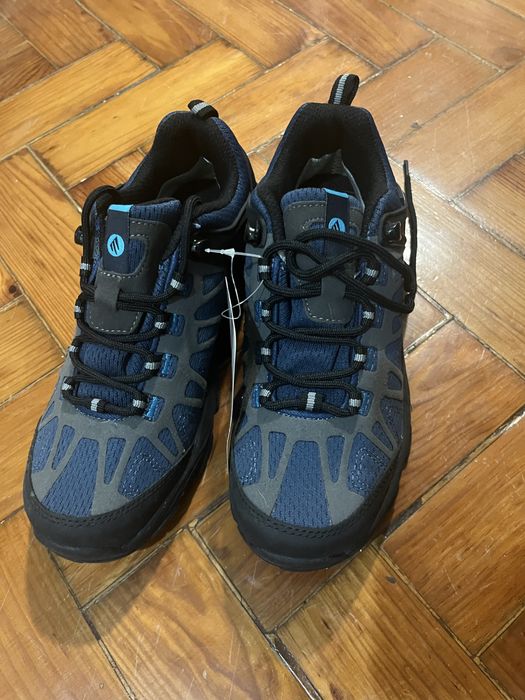 Tenis de montanha novos