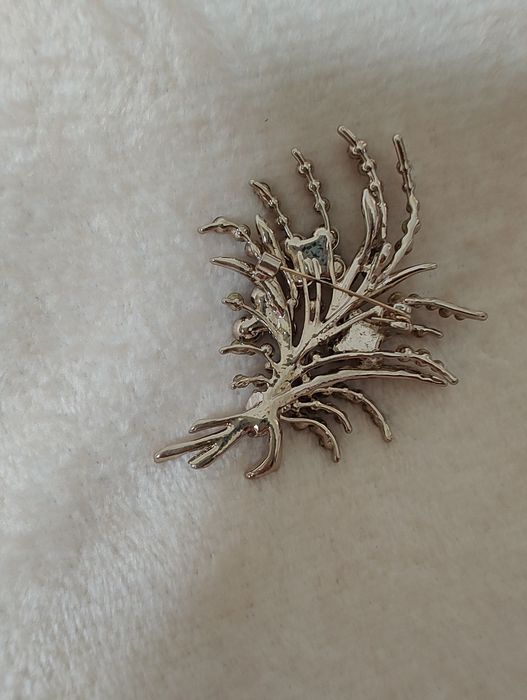 Elegancka broszka/przywieszka