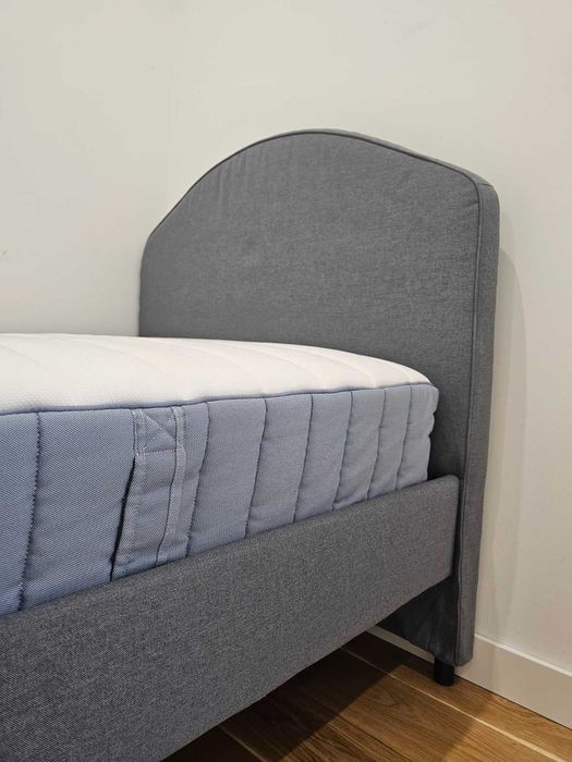 Cama almofadada + Colchão molas ensacadas (90x200 cm) - Como novos