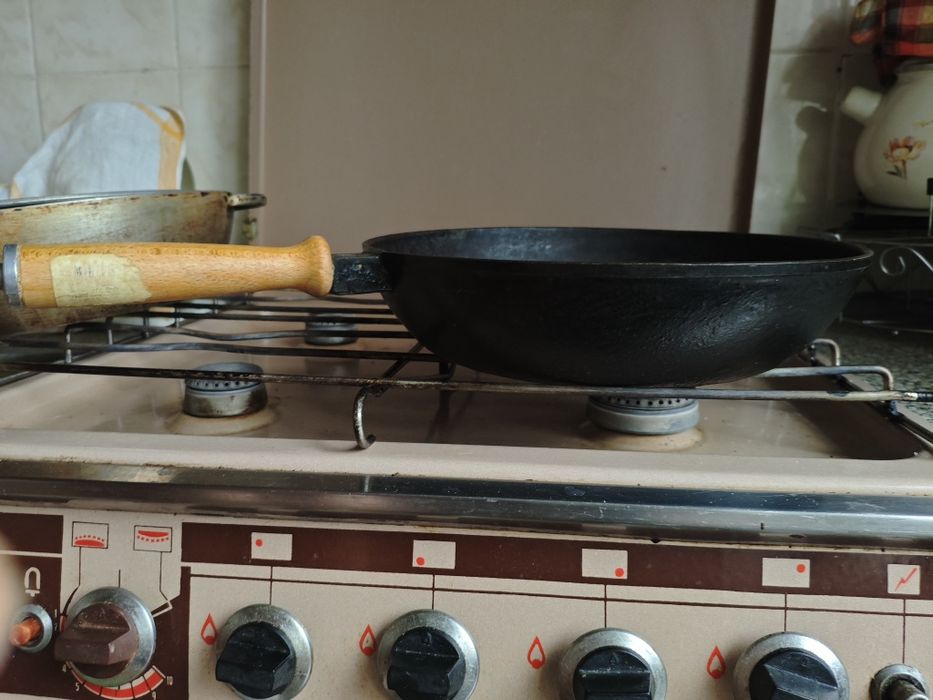 Сковорода чугунная с крышкой