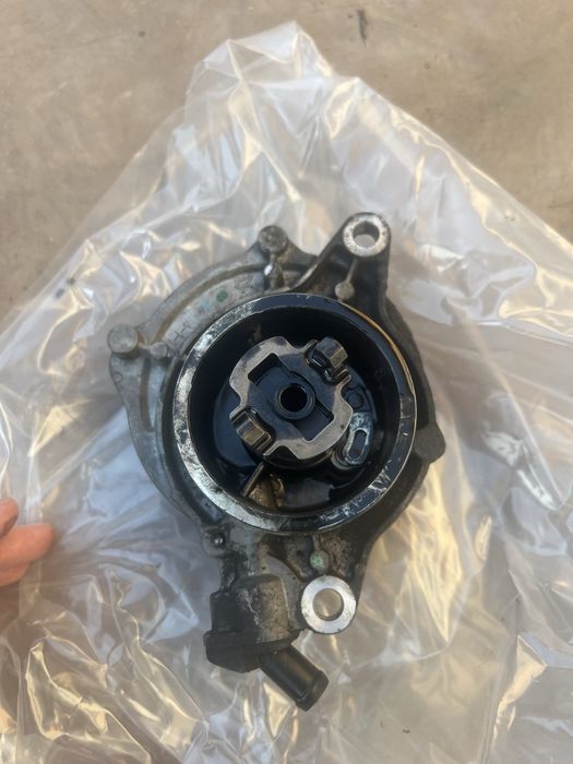 Вакуумный насос BMW 7791232 2.0 3.0 L дизель