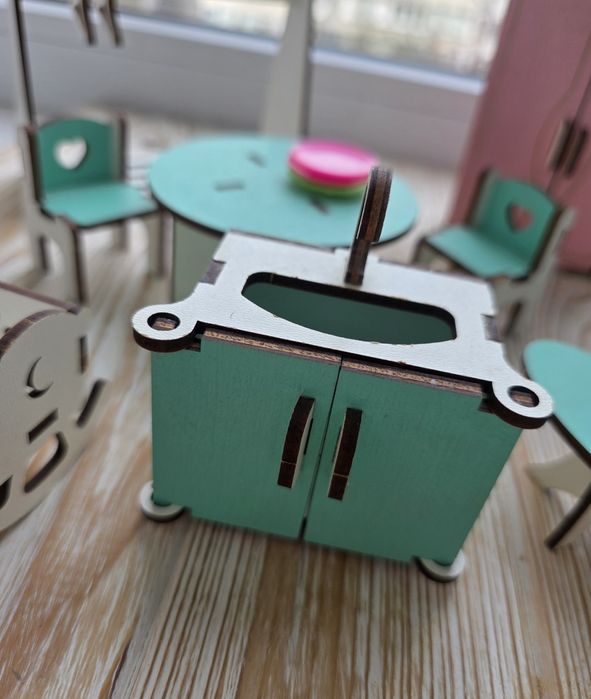 Дерев'яні меблі для ляльок