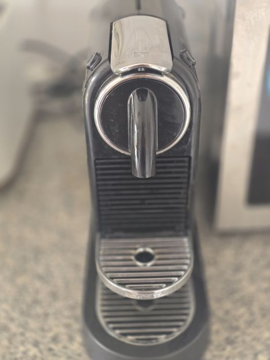 Máquina nespresso como nova