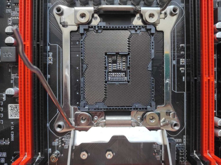 Материнская платы сокет 2011-3 SOYO X99E3 DDR3