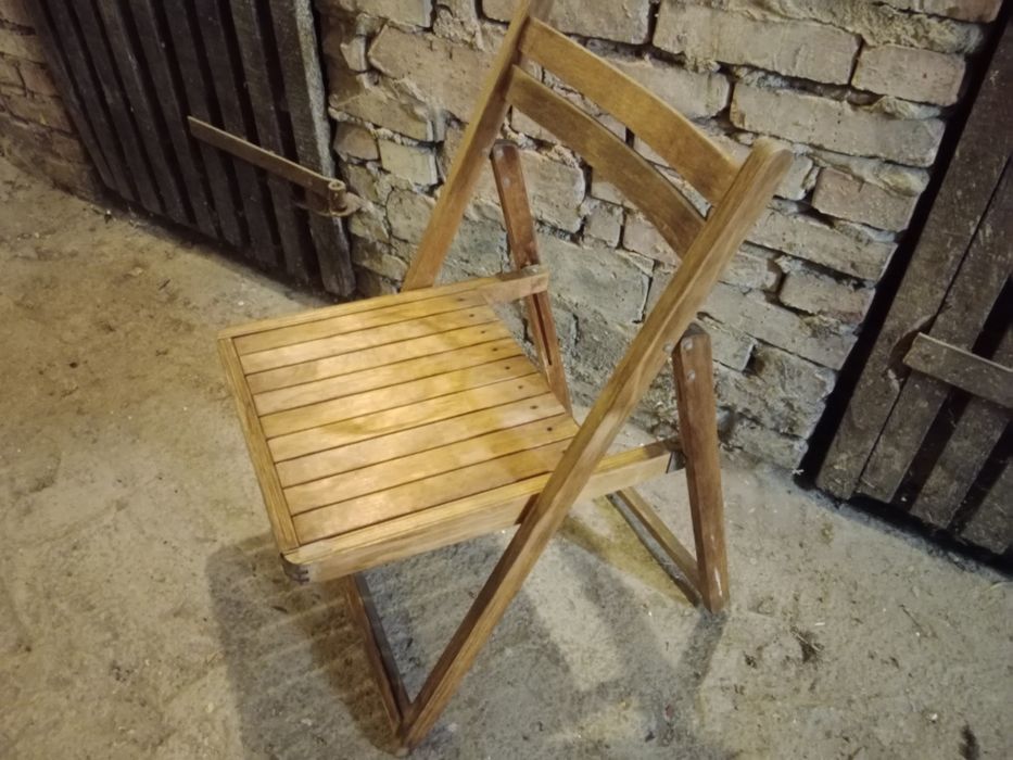 Krzesło składane ze sklejki