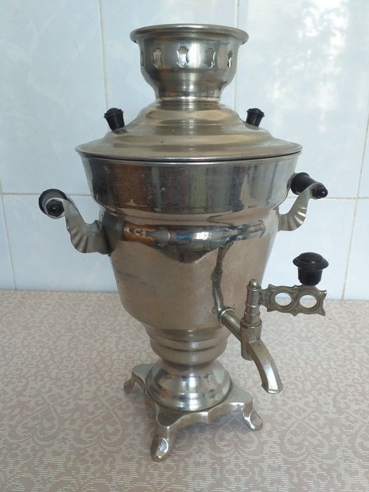 Вінтажний електричний самовар 1978 року