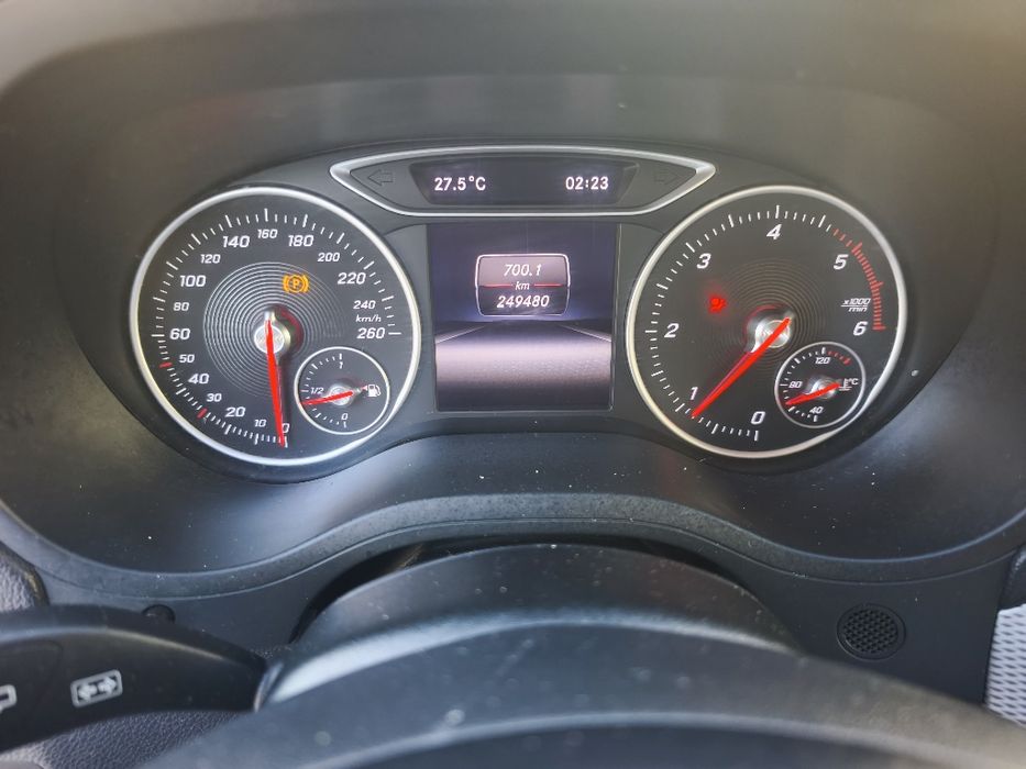 Mercedes  B 180 sinistrado