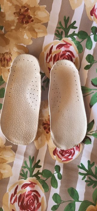 Босоніжки шкіряні на дівчинку 20 розмір білі