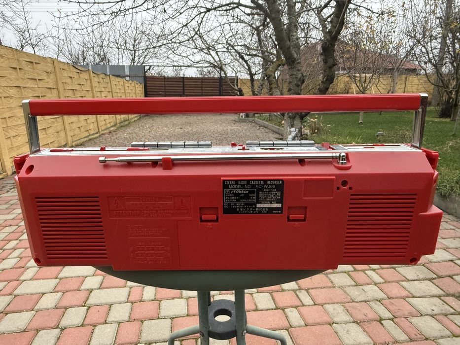 Продам магнитолу Victor RC-WU66