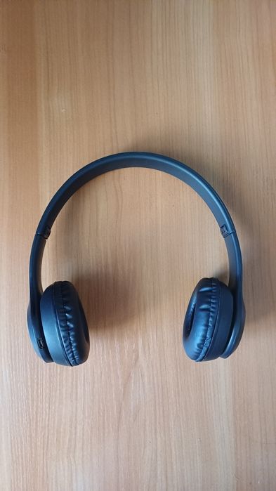 Беспроводные Bluetooth наушники (накладные, черные)