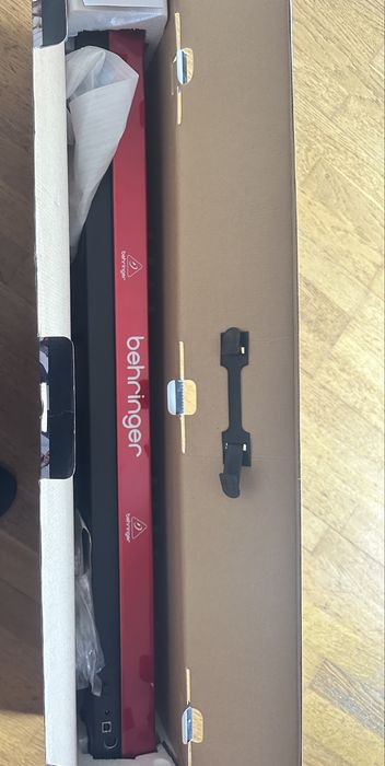 “Kit Home Studio – MIDI Keyboard + Interface de Áudio + Suporte”