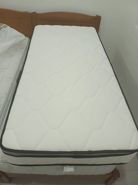 Colchão de molas novo, macio e confortável, por 110 euros.
