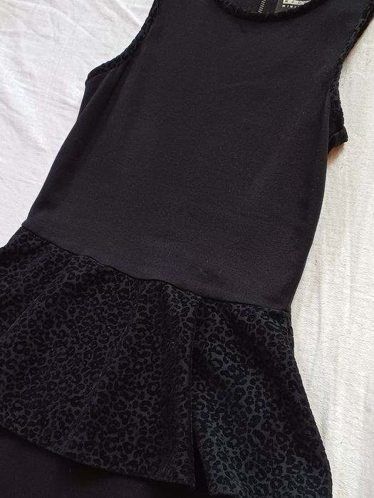 Sukienka Simple 34-36 z baskinką