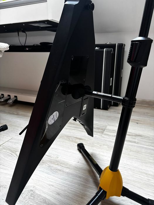 Gitara Jackson KVXMG King V Satin Black