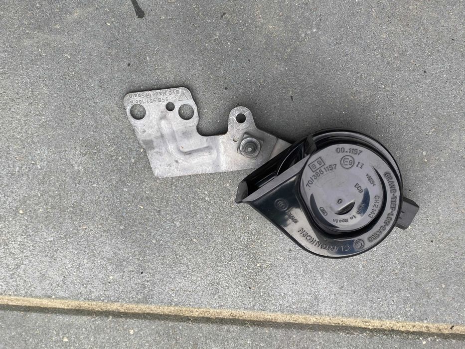 klakson , A046466 , 95B.951.211  . 95B.951.186 zestaw z uchwytem