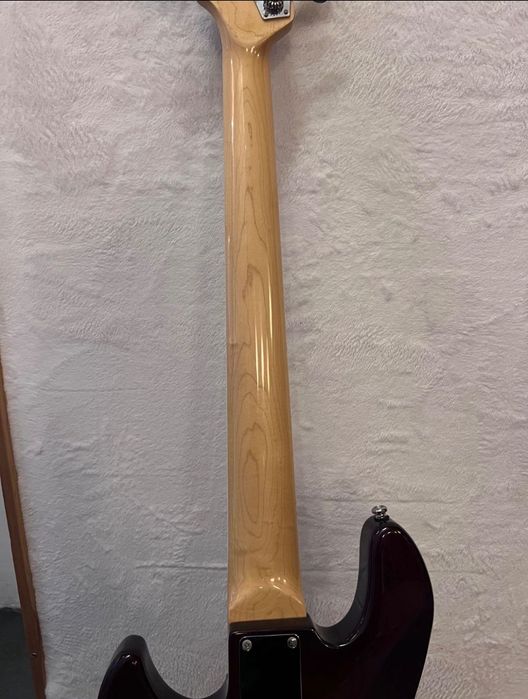 Marcus Miller V7