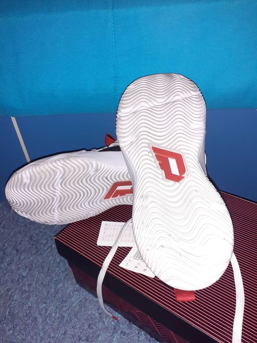 adidas Dame Certified brancos
Sapatilhas Basquetebol