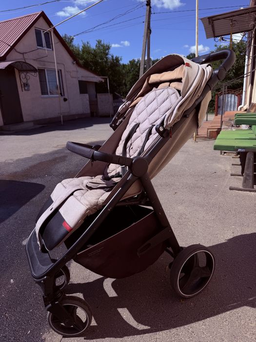 Прогулянкова коляска Carrello Bravo