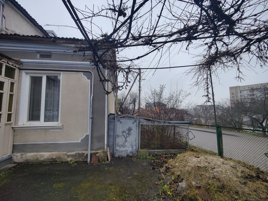 Земельна ділянка з будинком в Тернополі