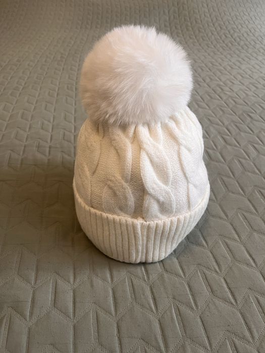 Biała zimowa czapka UGG Australia