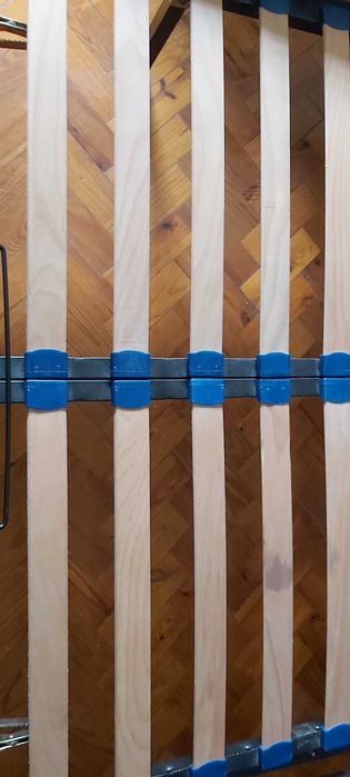 Cama de casal antiga