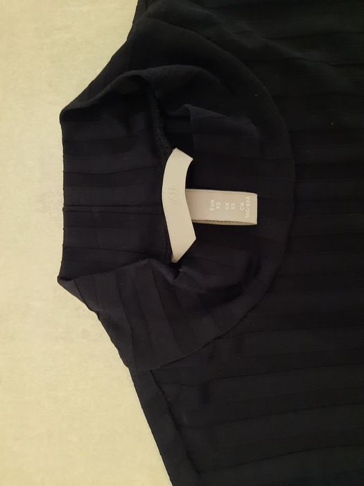 Czarna sukienka w prazki