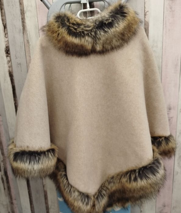 Ponczo z futerkiem, nowa  z metką