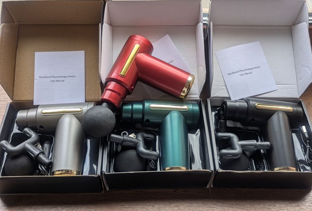 Портативний перкуссионный массажер аккумуляторный Massage Gun 4насадки