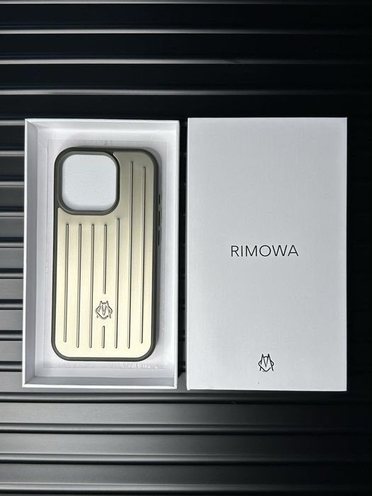 Чехол Rimowa iPhone 16 pro max black: 1 900 грн. - Чехлы Киев на Olx