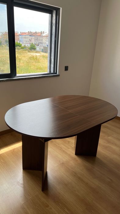 Mesa de jantar extensível 160-200×90×75 cm - para 6-8 pessoas - cantos arredondados - tampo espesso - MDF - marrom