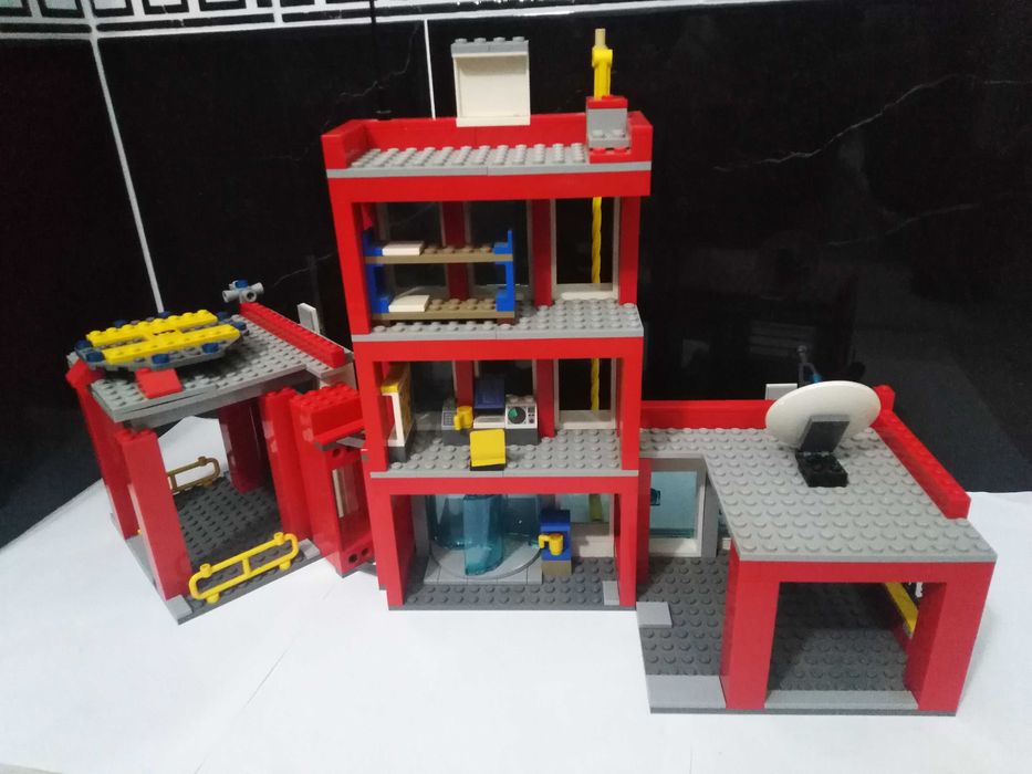 Lego City - Quartel dos bombeiros.
