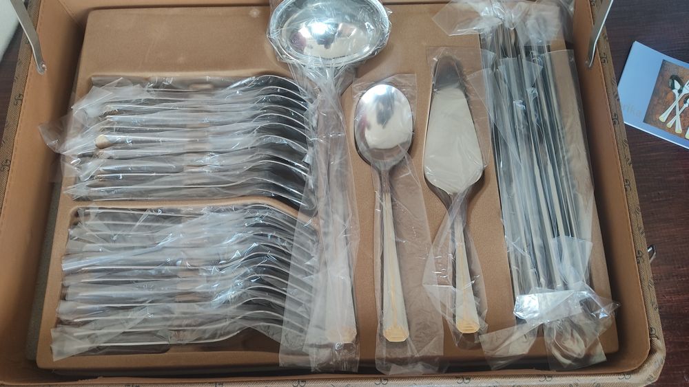 Faqueiro 130 peças novo - Erika