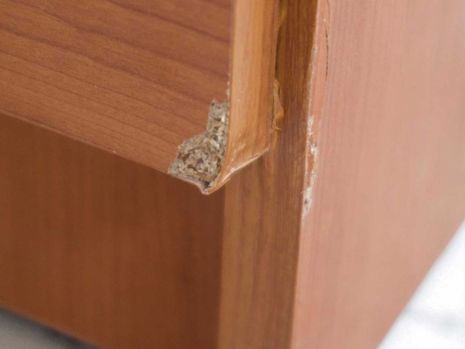 Mesa de Cabeceira com 3 Gavetas em Cerejeira – Com Defeito