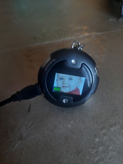 Брелок цифровая фото рамка Genius