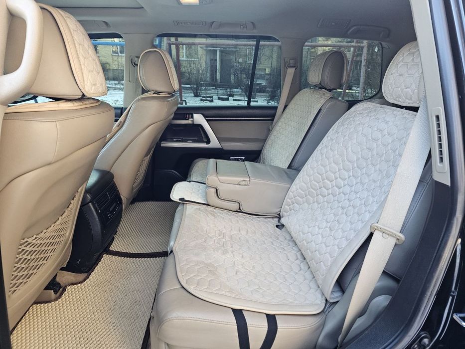 Toyota Land Cruiser 200