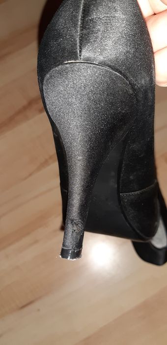 Szpilki atłasowe Menbur rozm. 37