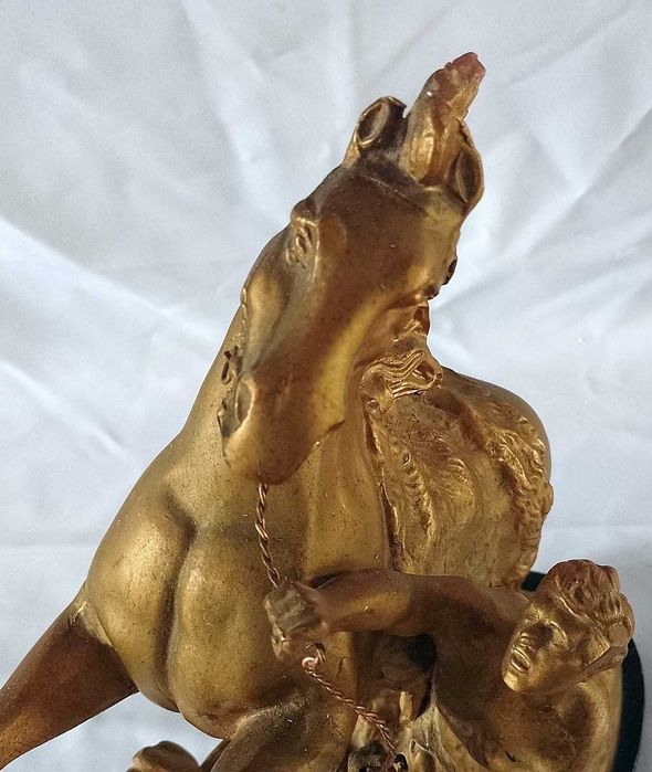Estatua dourada com cavalo altura 41cm depois escultor francês Coustou