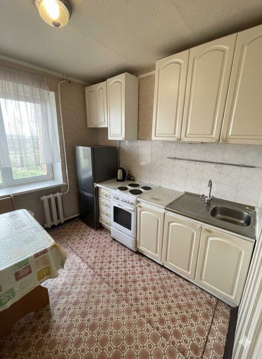 Продается 2-комнатная квартира в центре.