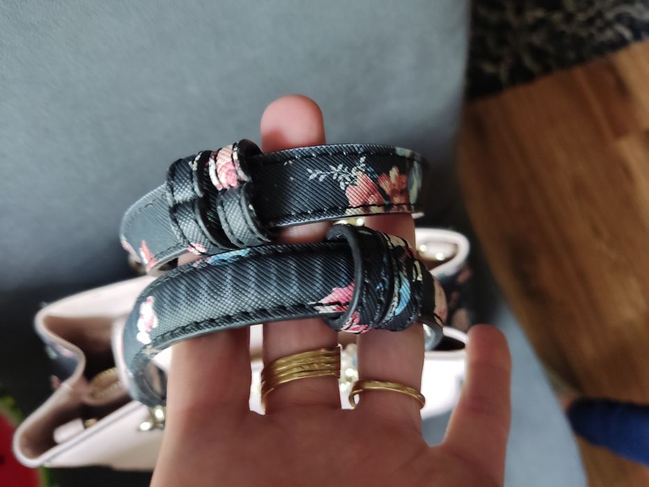 Guess torebka damska pojemna 30/20/10 kwiaty pudrowy róż