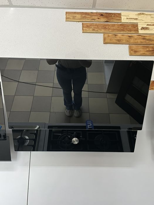 Вбудована духовка, витяжка і поверхня