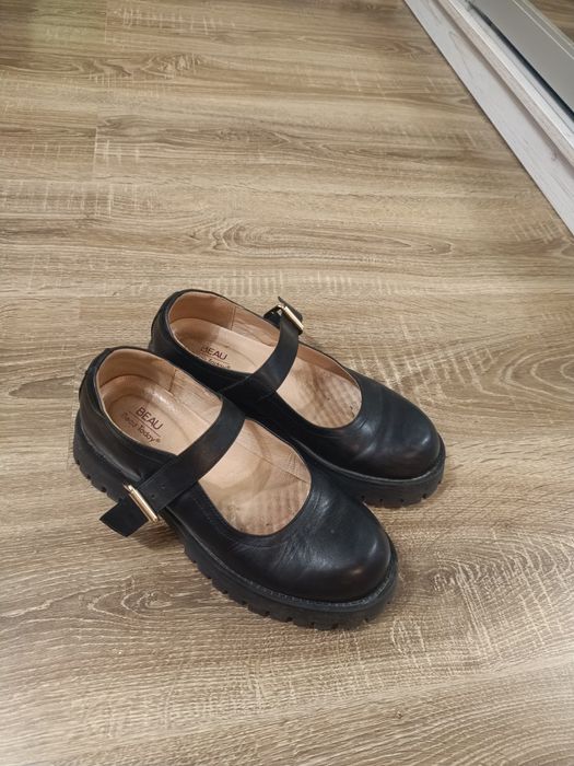 Лофери чорні шкіряні на тракторній підошві