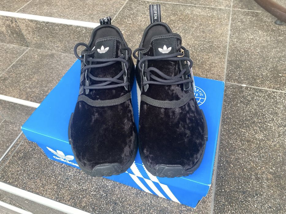 Adidas nmd r1 нові