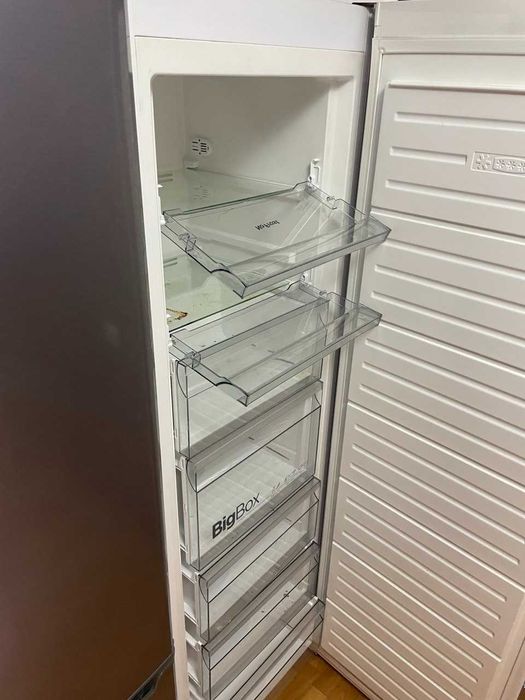 Морозильна камера Vestfrost NoFrost (вертикальна)