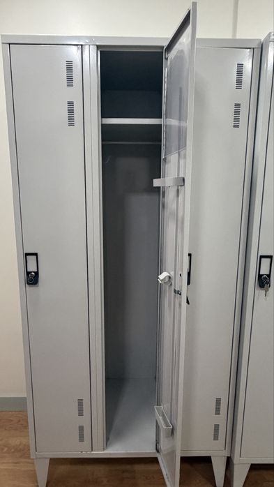 Cacifo três portas como novos