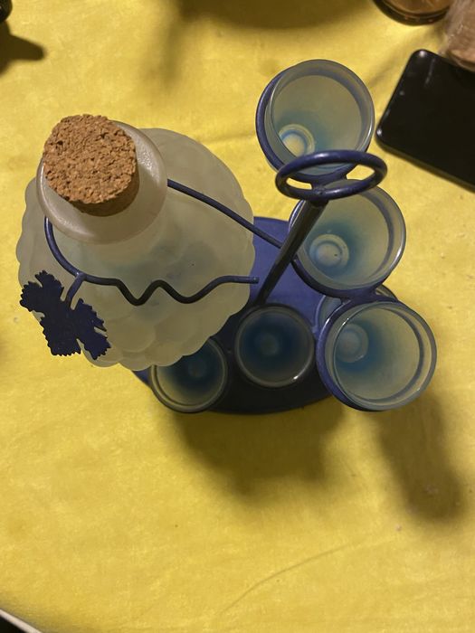 Licoreiro novo com pecas