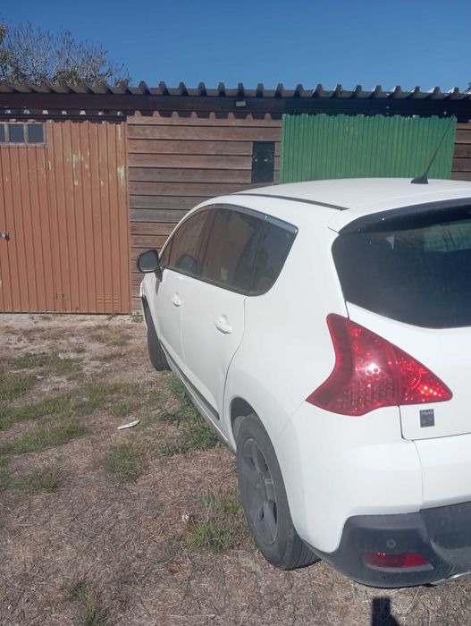 Peugeot 3008 híbrido batido