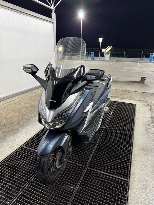 Honda forza 300