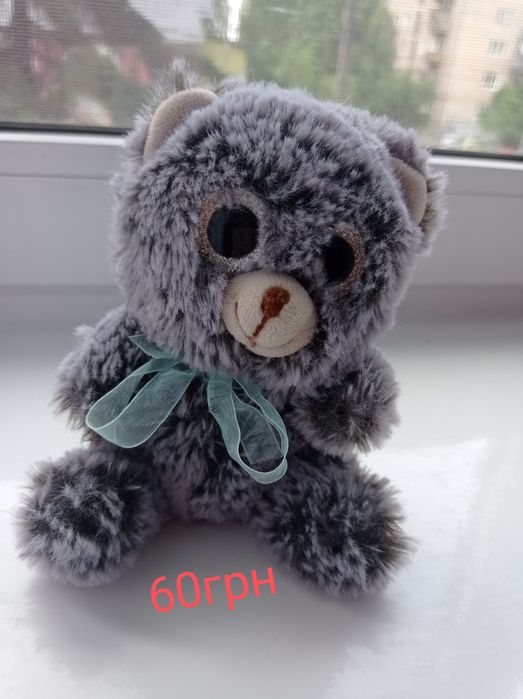 Іграшки з блискучими очима